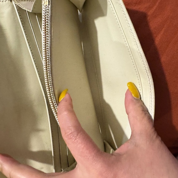 Louis Vuitton Suhali Cream Leather Wallet with Buckle - Picture 7 of 10